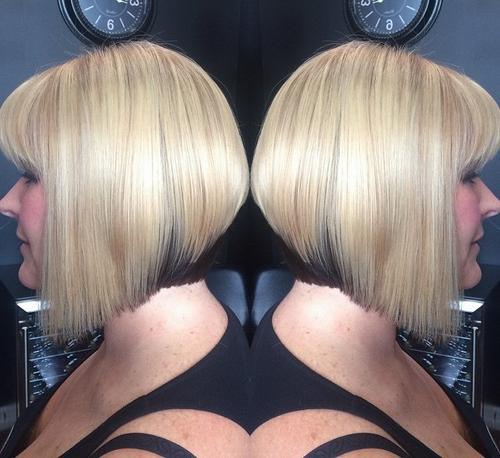 Blonda graduated short bob