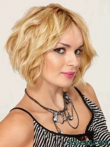 Blonde Wavy Bob Haircut: Summer Hair Styles for Short Hair