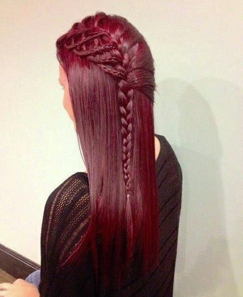 Mudar hairstyles: DIY braids with long hair