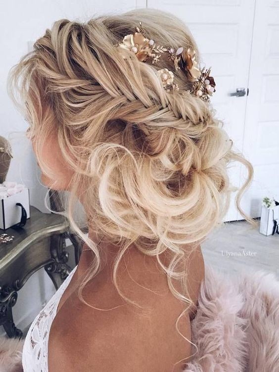 Bridal wedding hairstyles with braid - long and loose waves