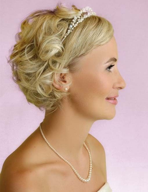 Hairstyles and bridesmaids for short hair: elegant wedding hairstyles