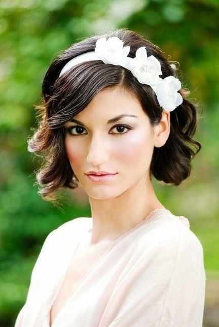 Hairstyles and bridesmaids for short hair: short curly wedding hairstyles