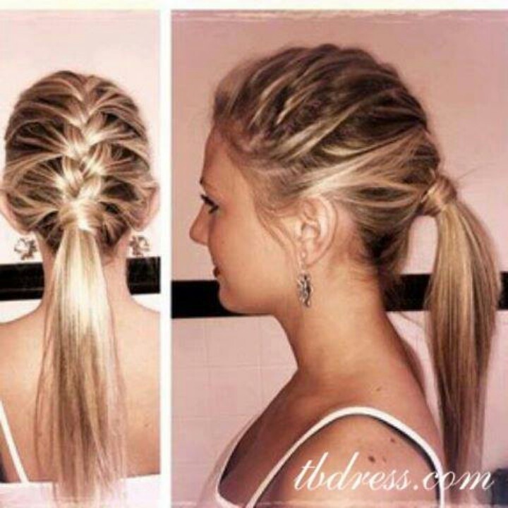 The bridesmaids are the idea of āāa ponytail