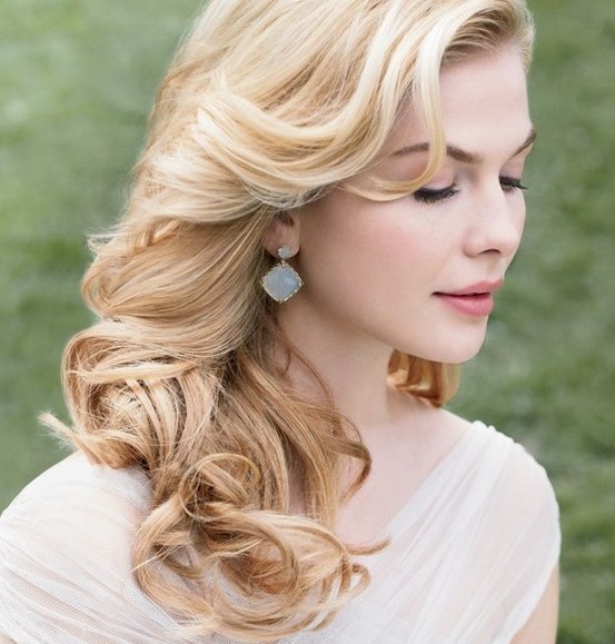 Wonderful curly wedding hairstyles