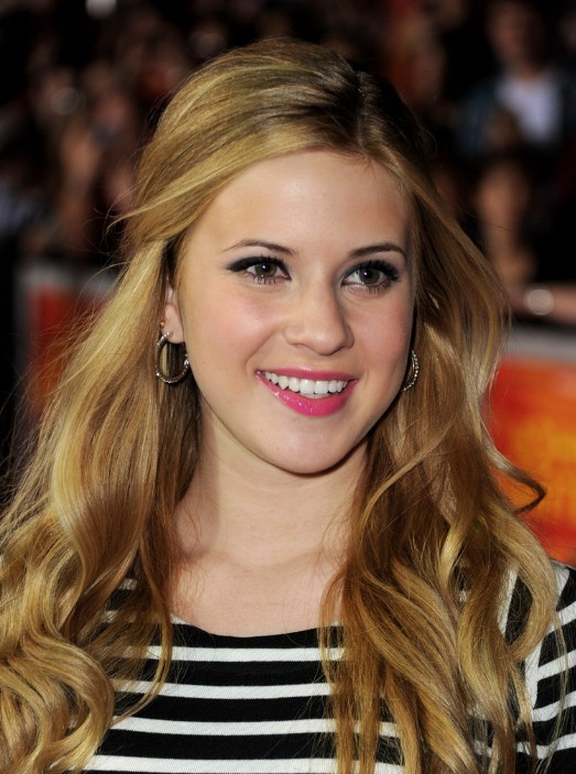 Caroline Sunshine Blonde Long Wavy Hairstyles