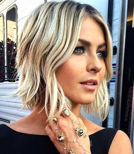 A wavy hairstyle for short hair