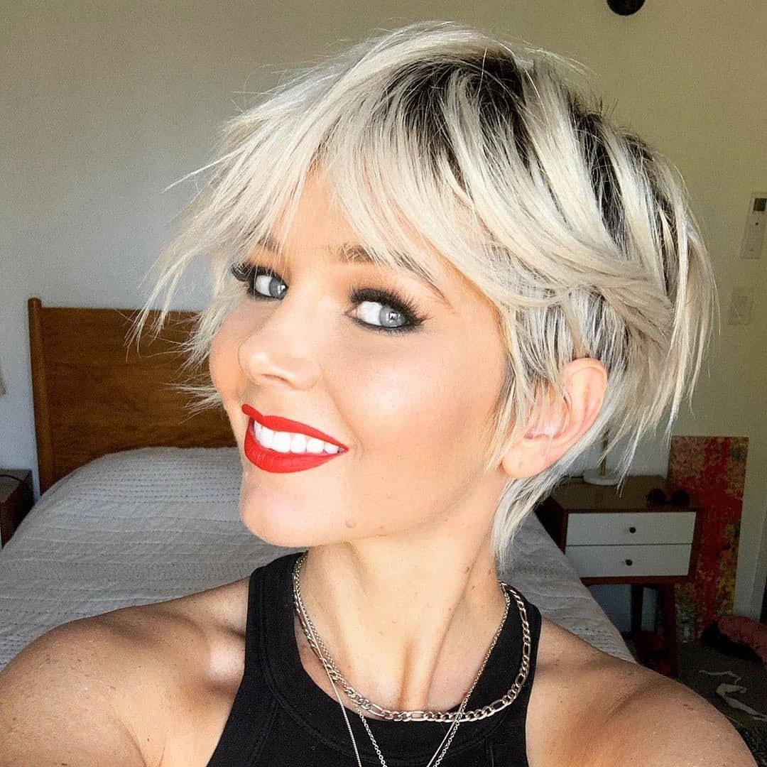 Unofficial and easy hairstyle for women - simple short hair pieces