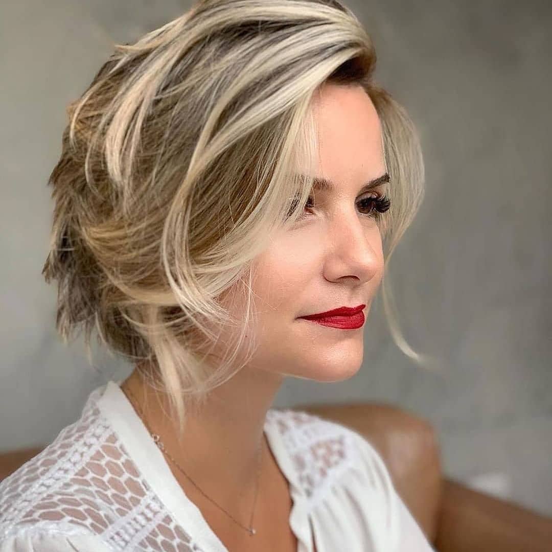 Unofficial and easy hairstyle for women - simple short hair pieces