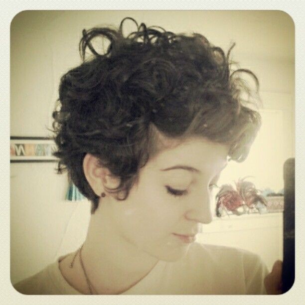 Stylish short hairstyles for women and girls: Pixie haircuts