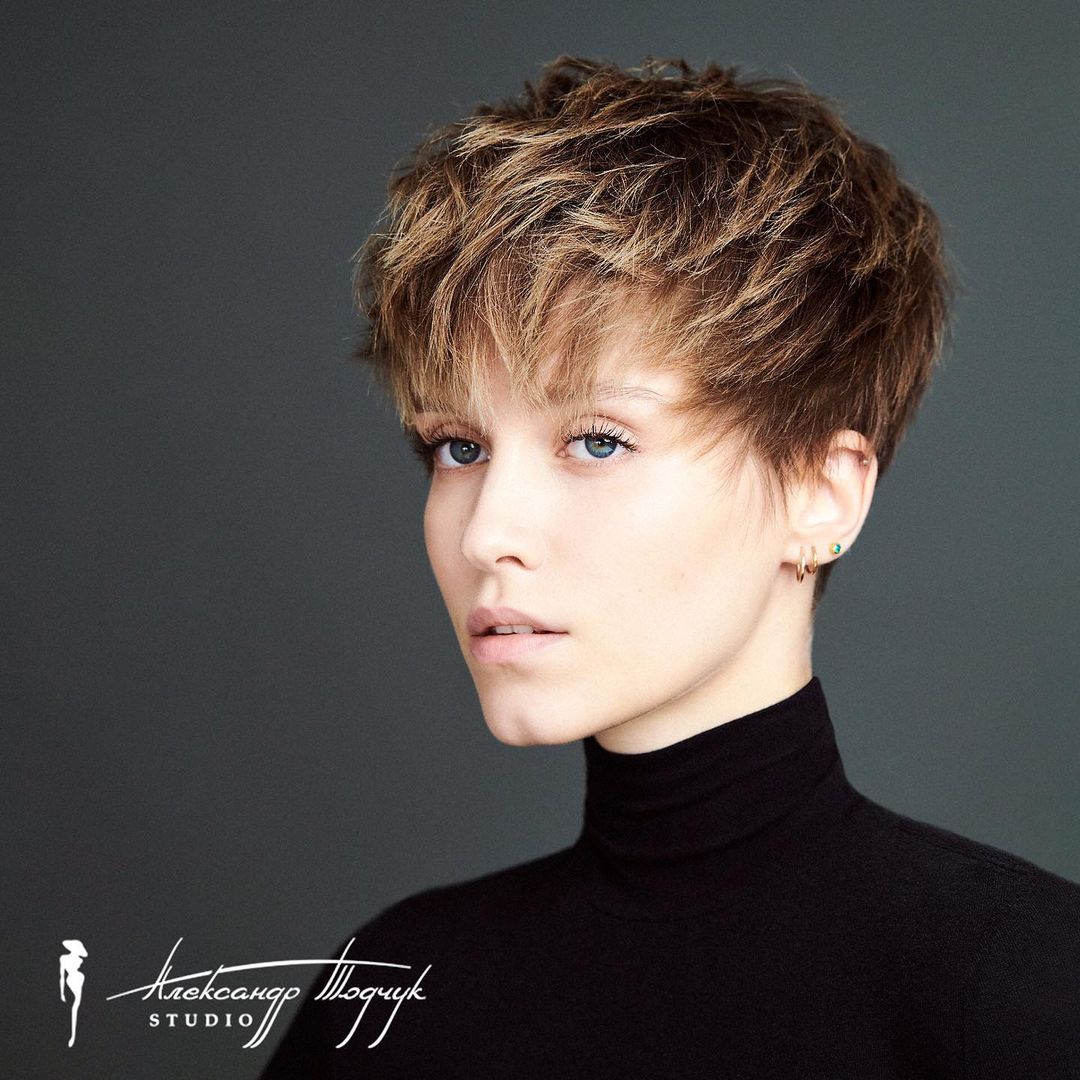 Stylish short hairstyle with color - hairstyles, women and haircuts 2021
