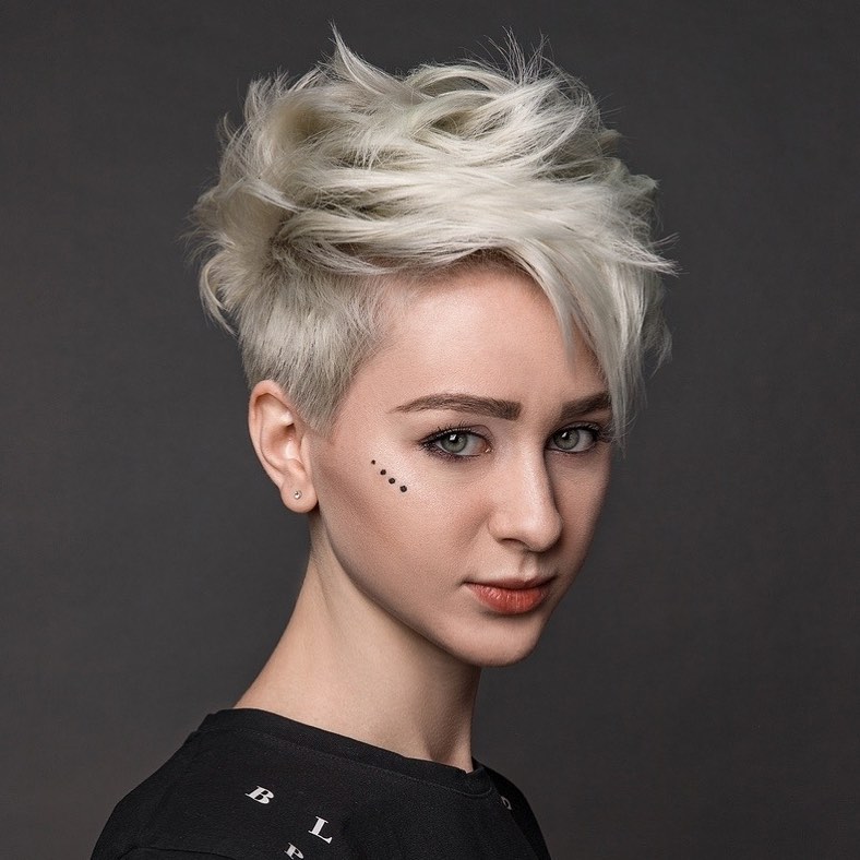 Stylish short hairstyle with color - hairstyles, women and haircuts 2021