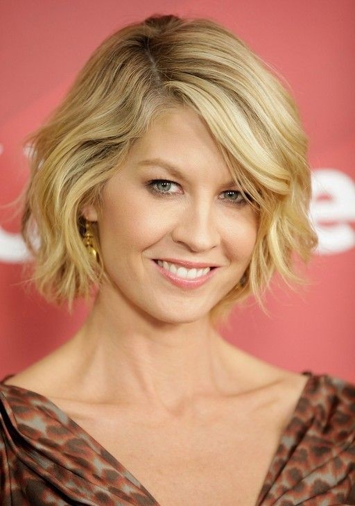 A stylish wavy bob haircut for short hair: Gina Elefman hairstyle