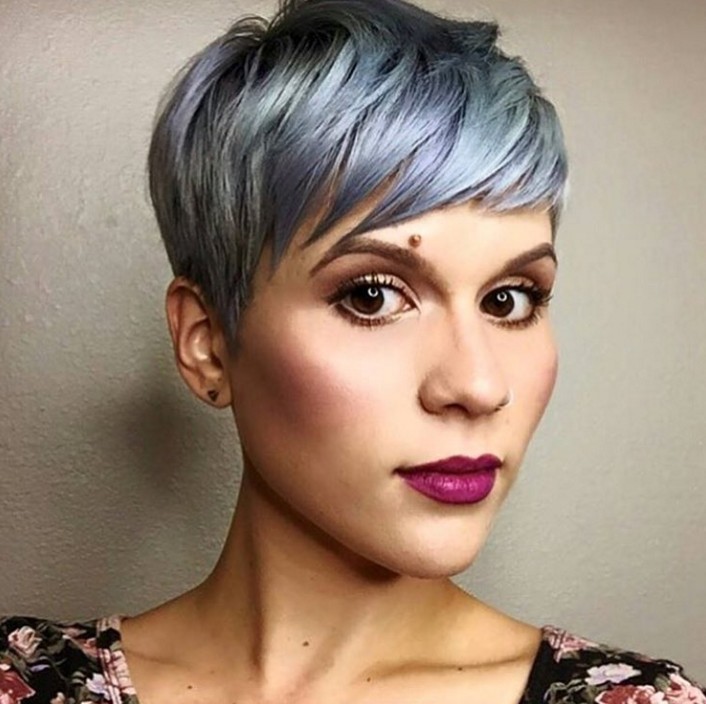 Short classic cut in blue pastel