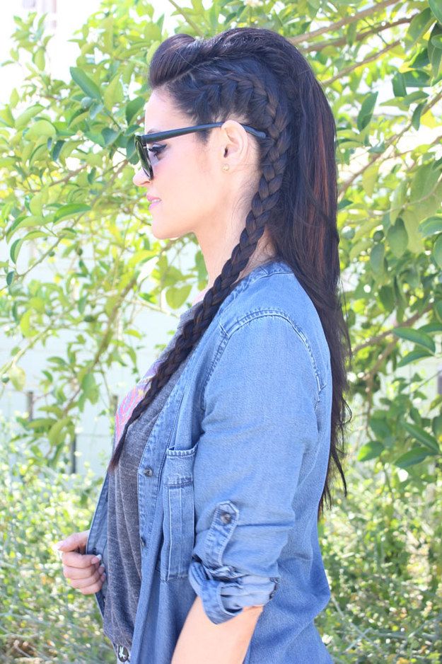Fakk-Hook was surrounded by deadly French braids