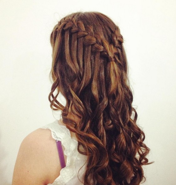 Long curly hairstyles with the waterfall brake - long hair styles to return to the homeland