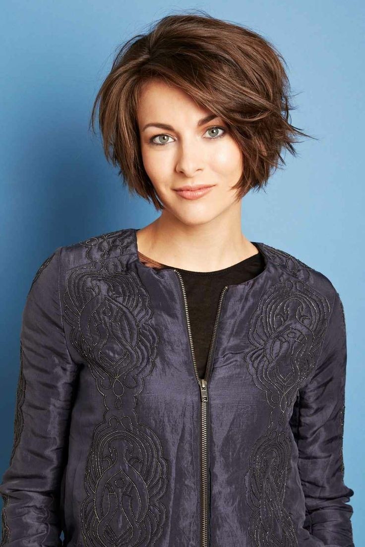 Latif Bob: Short hairstyles for a heart shape