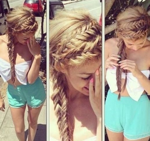 Gentle hairstyles are hooks for summer
