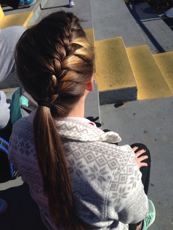 Long -haired horse tail: school hairstyles for girls