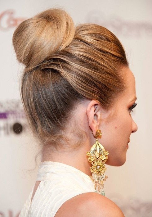 Cute hairstyles for the year 2014: twisted hairstyle