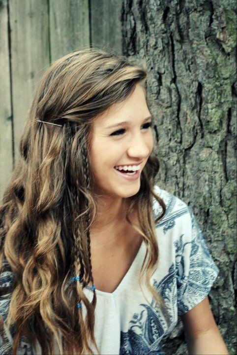 Kind hairstyles: long hair with side braids