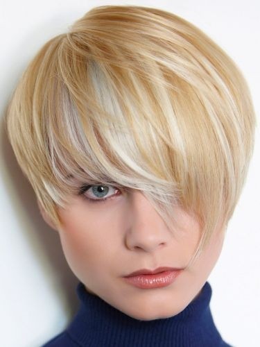 Nice short haircuts with long bangs - elegant hairstyles for thin hair
