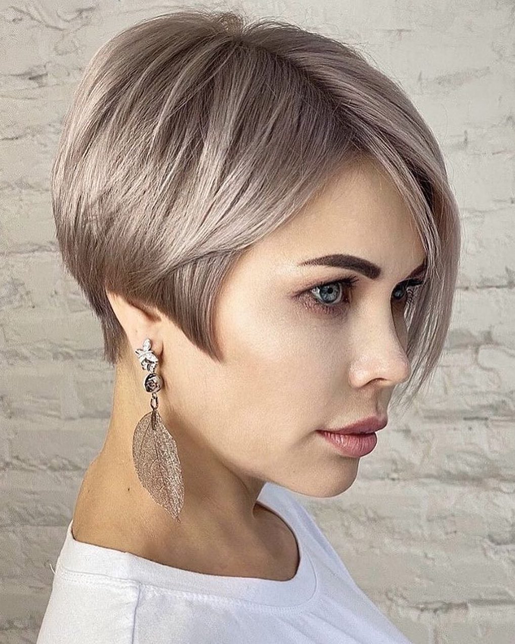 Simple short haircuts for thick hair - short hairstyle trends women