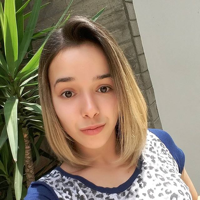 Cute, medium straight, ombrebob hairstyle