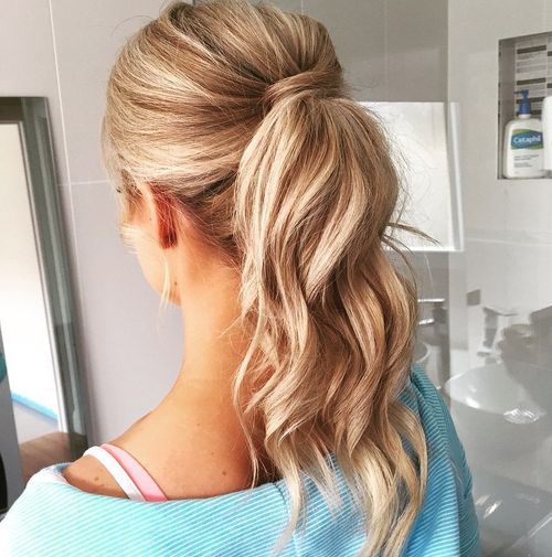 Easy blond horse tail