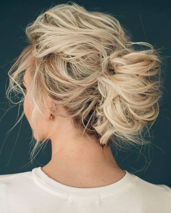 A French update hairstyle is easy to change