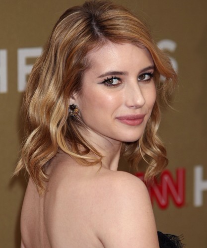 Emma Roberts’ Medium Wavy Hairstyles