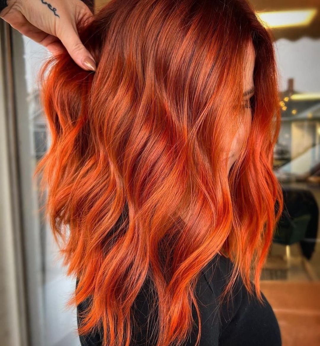 Modern daily hairstyles for a medium -length hair in amazing colors