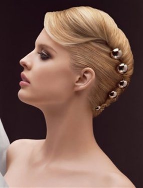 French winter wedding hairstyle for short hair