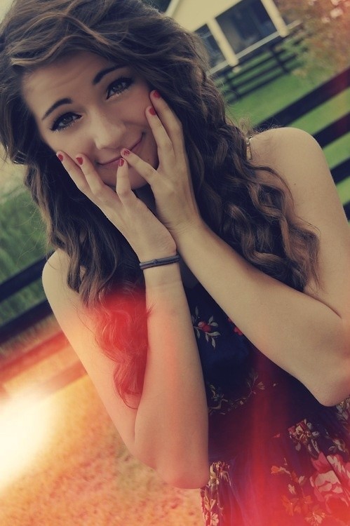 Girls' hairstyles: Long curly hair is nice