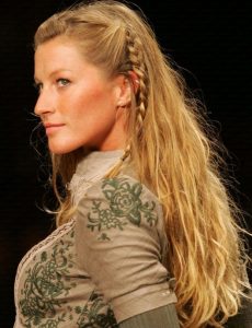 Gisele Bundchen’s Hairstyles – Long Hair with Braid