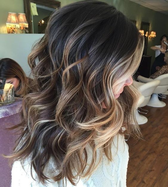 Wonderful hairstyles for women - wavy haircuts, medium curly