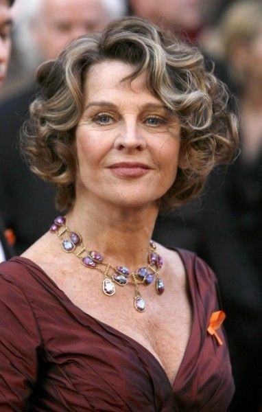It highlights the gray mixture and low lights