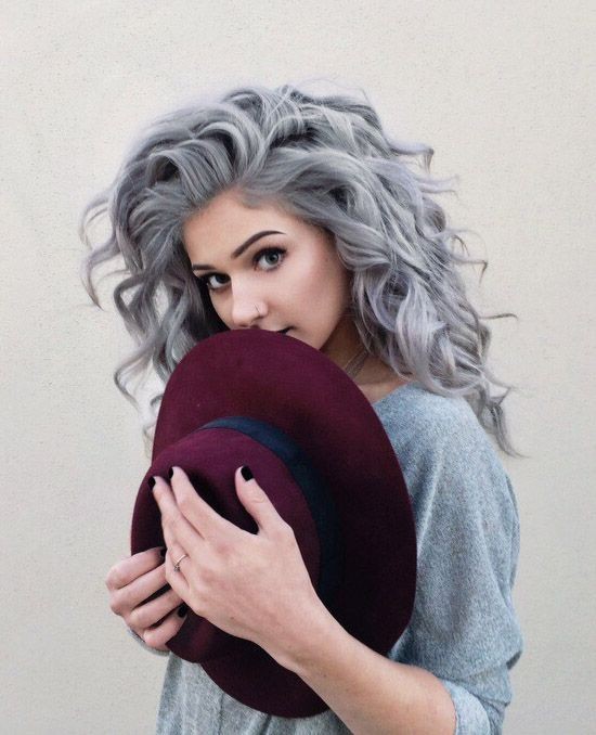 Gray hair styles - long messy hair