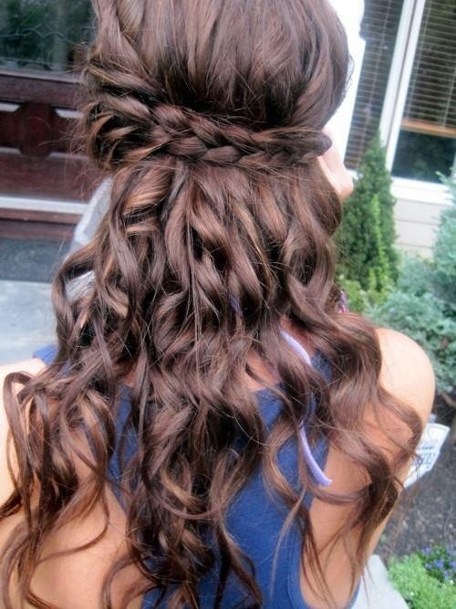 Half a hairstyle half down: nice holes for the holiday