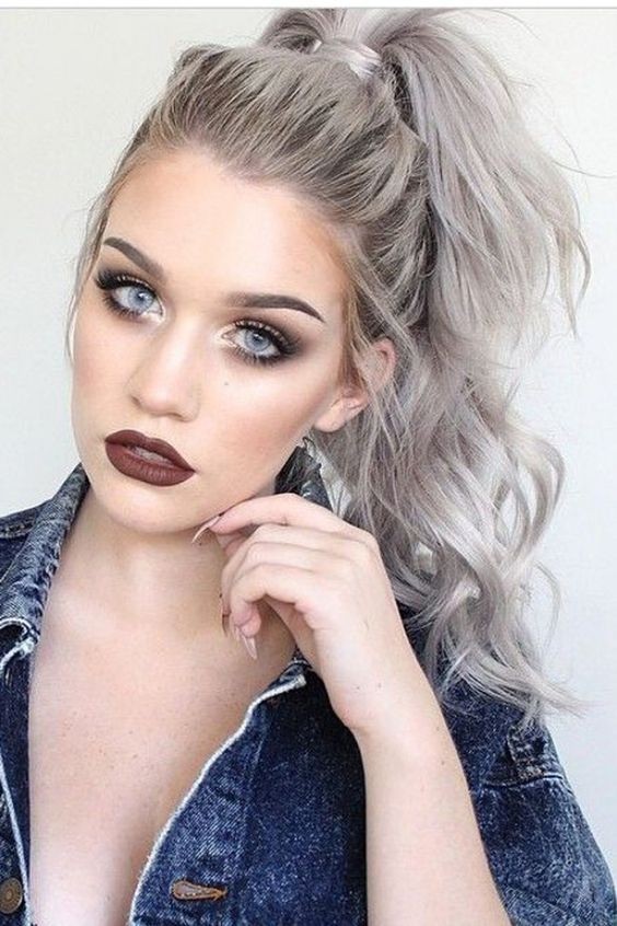 Horse high -pony hairstyle - gray hair ideas