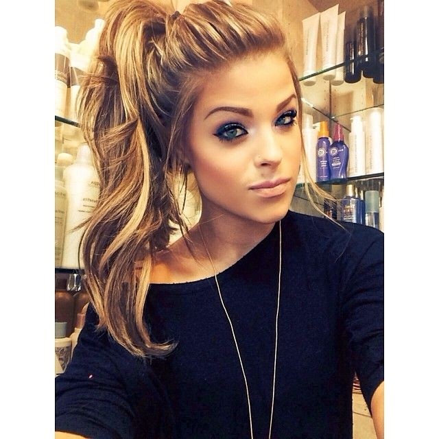 High -ponytail hairstyle to form a long face
