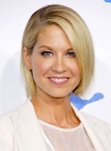 20 Stunning Short and Straight Hairstyles