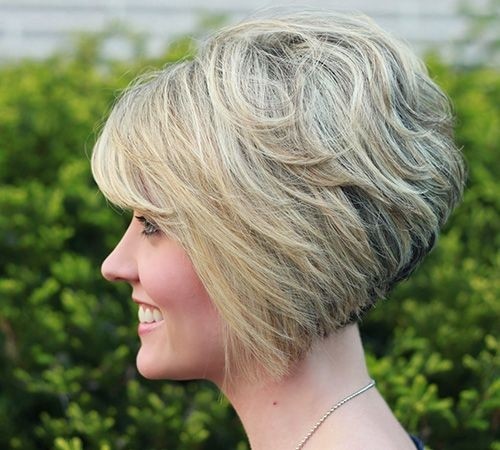 Bob Poppress inverted: Short hairstyles for women for thick hair