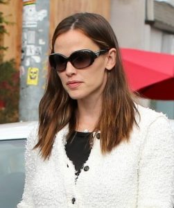 Jennifer Garner Casual Medium Haircut