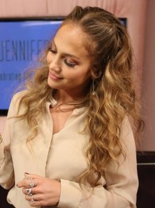 Jennifer Lopez Loose Long Waves Hairstyle