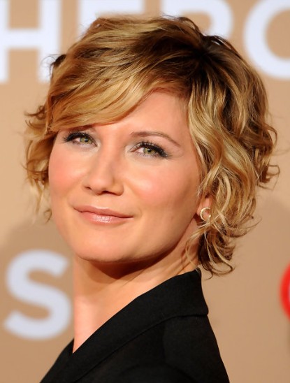 Jennifer Nettles Blonde Short Curly Hairstyle