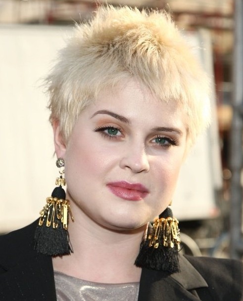 Short haircut, Kelly Osborne: Children's Hair Story