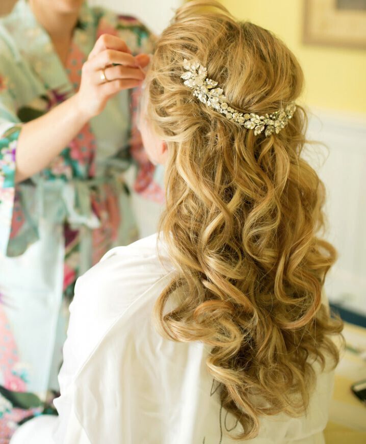 The latest wedding hairstyles half down for modern brides