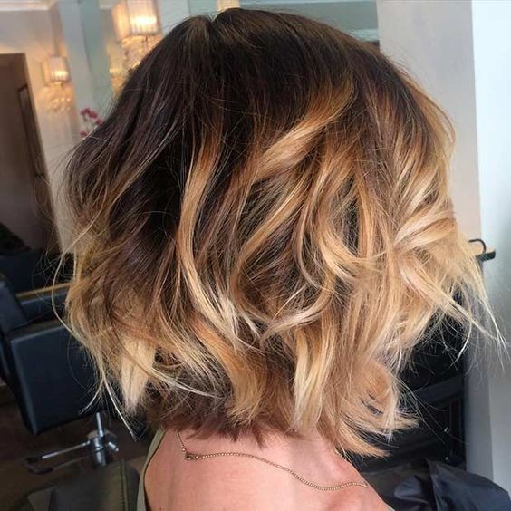 Bob with frizzy layers - hair styles with a light - highlights the golden caramel