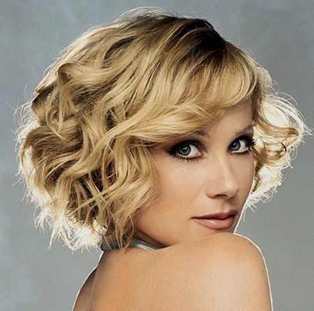 Curl hairstyles for short blond hair