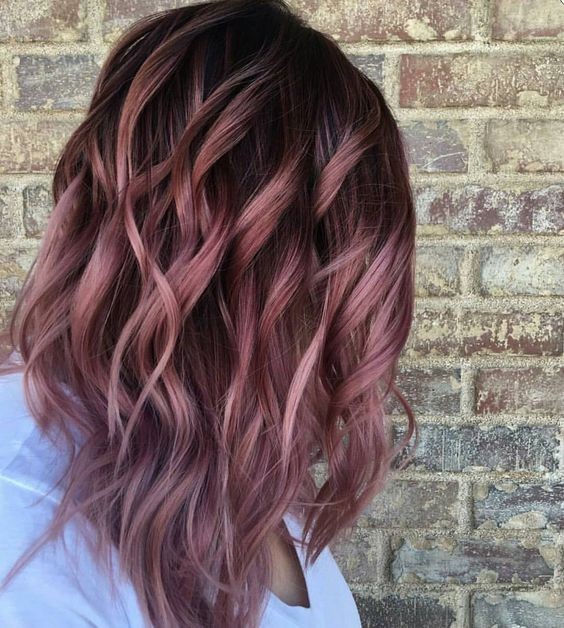 Hypochings with wavy layers for medium -length hair -Pastel ombre hairstyle